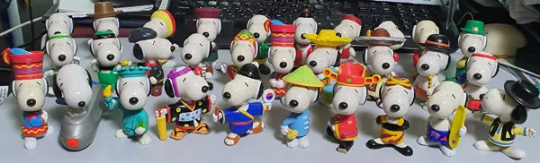 Full collection of 1998 McDonald's Snoopy World Tour figures