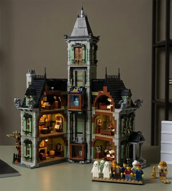Unlocking the Spooky Secrets of the LEGO Haunted House (10273)